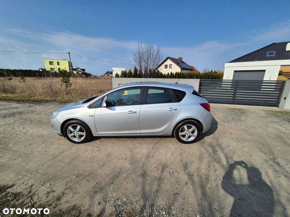 Opel Astra 1.6 Design Edition - 21