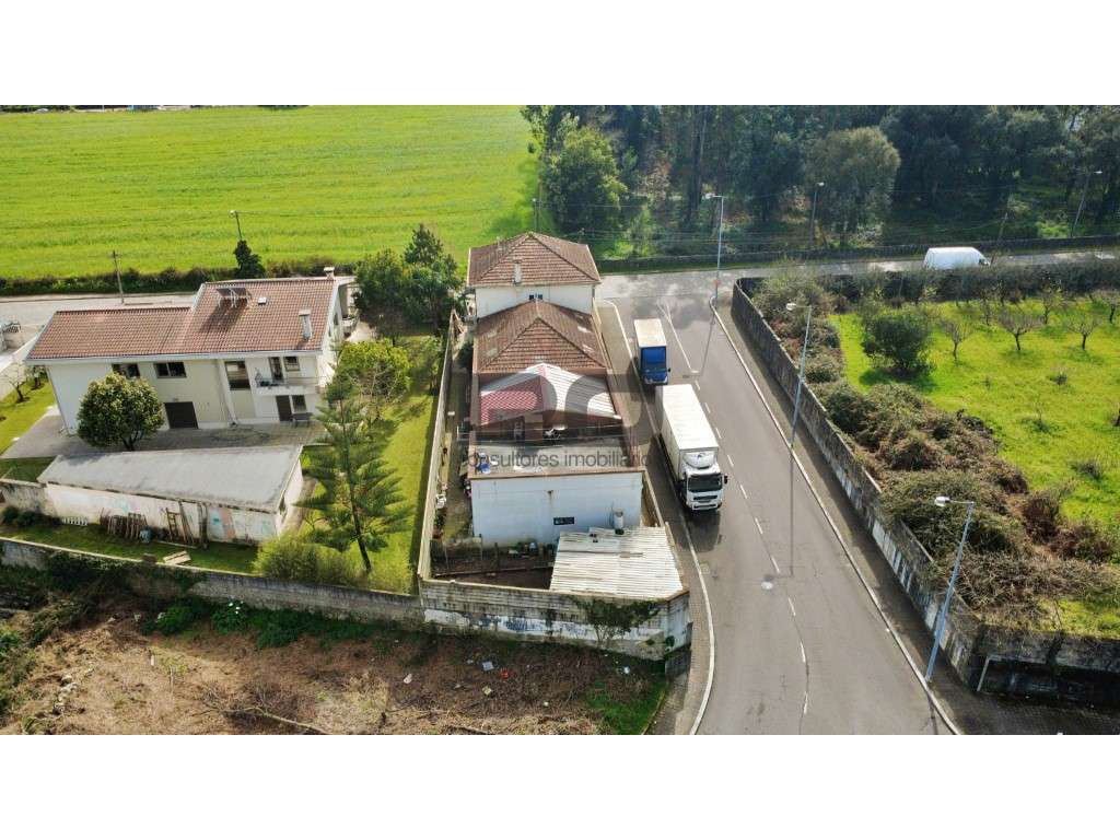 Edifício com enorme potencial no coração do Castêlo da Maia - Grande imagem: 5/13