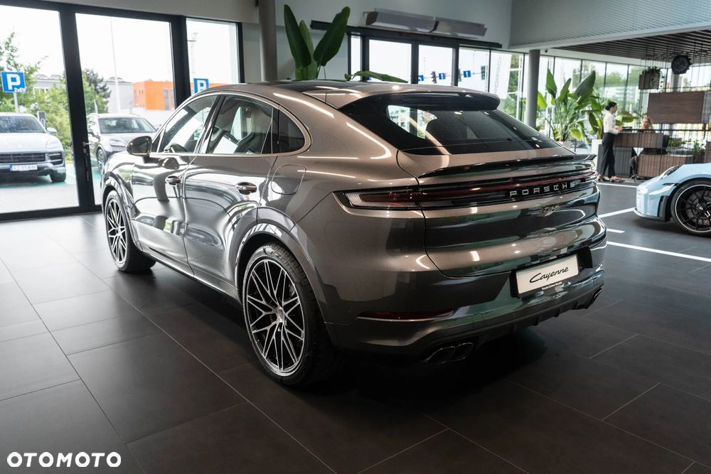 Porsche Cayenne Turbo E-Hybrid PHEV - 4