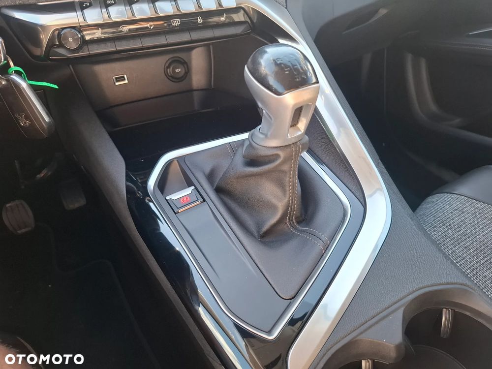 Peugeot 3008 PureTech 130 Stop & Start GPF Active - 19