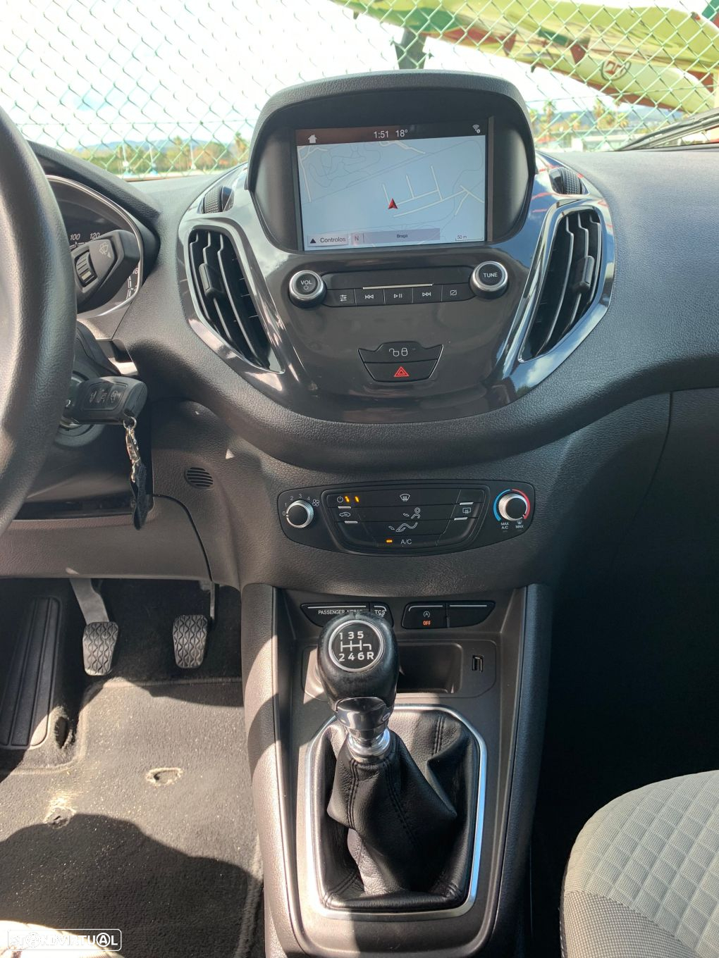 Ford Tourneo Connect 1.0i EcoBoost Titanium - 30