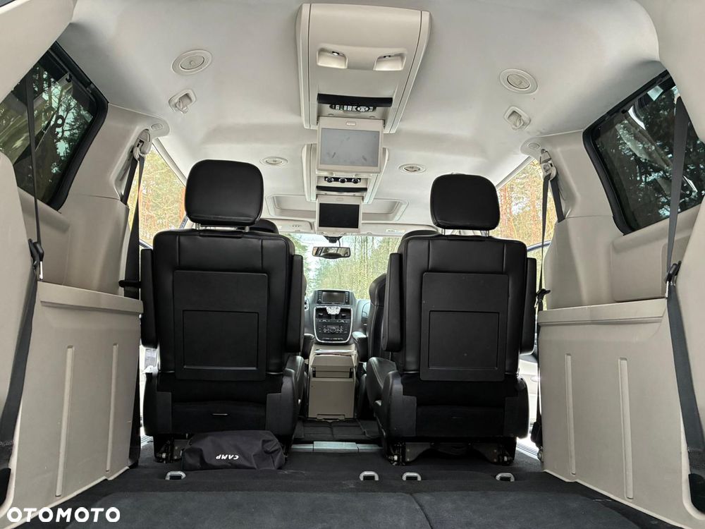 Chrysler Town & Country 3.6 Limited - 31