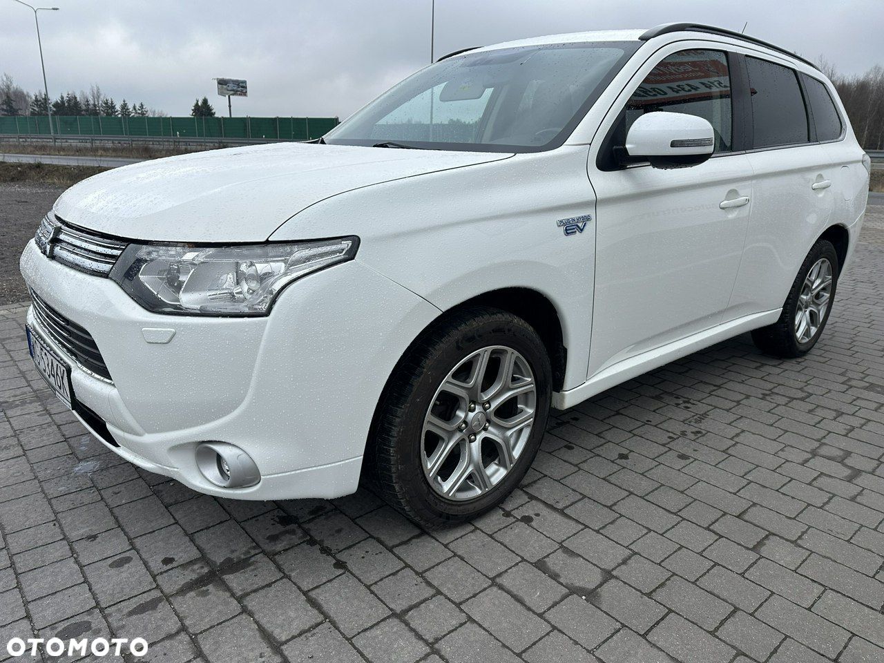 Mitsubishi Outlander - 1