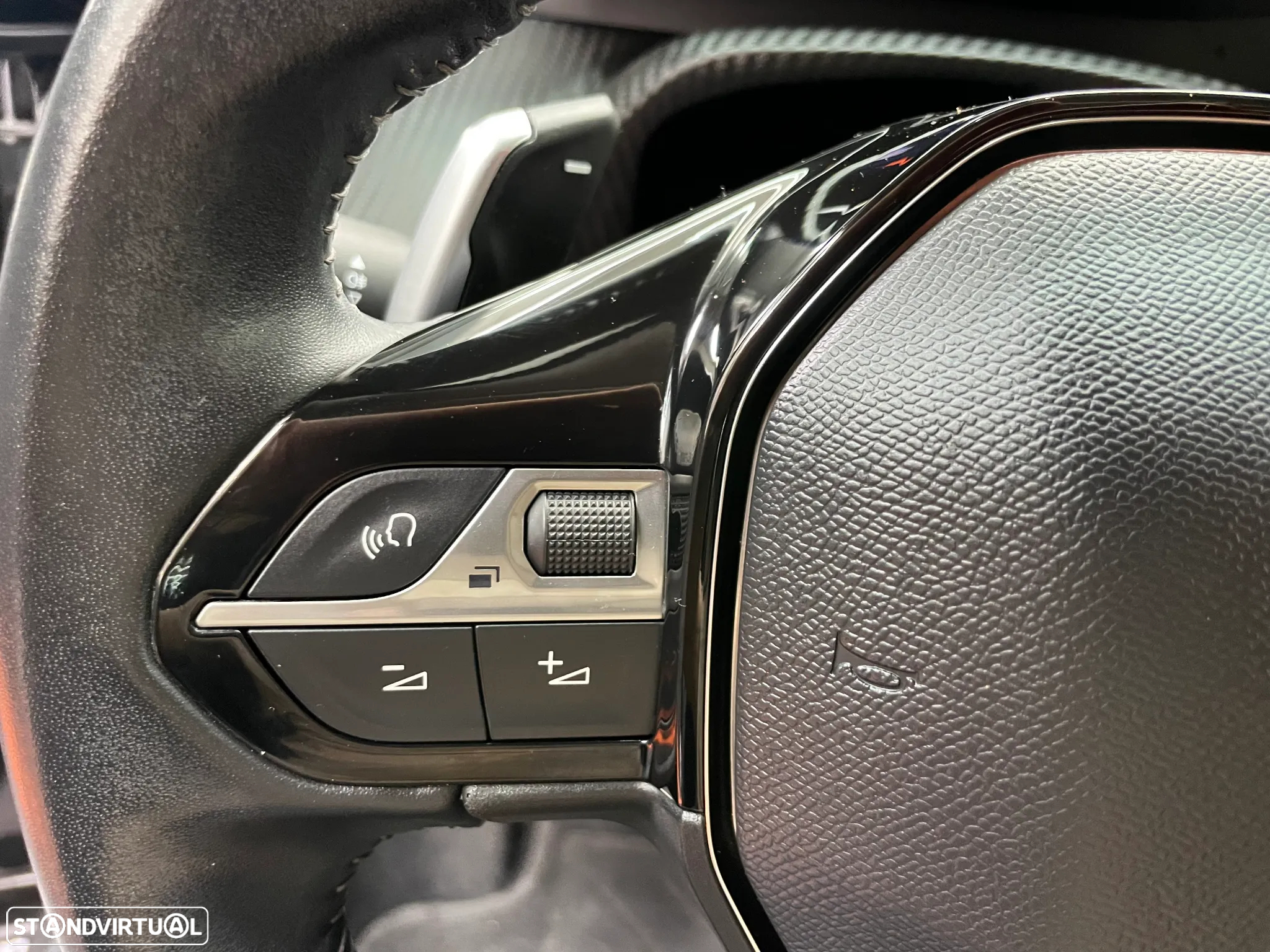 Peugeot 2008 1.2 PureTech Allure Pack EAT8 - 24