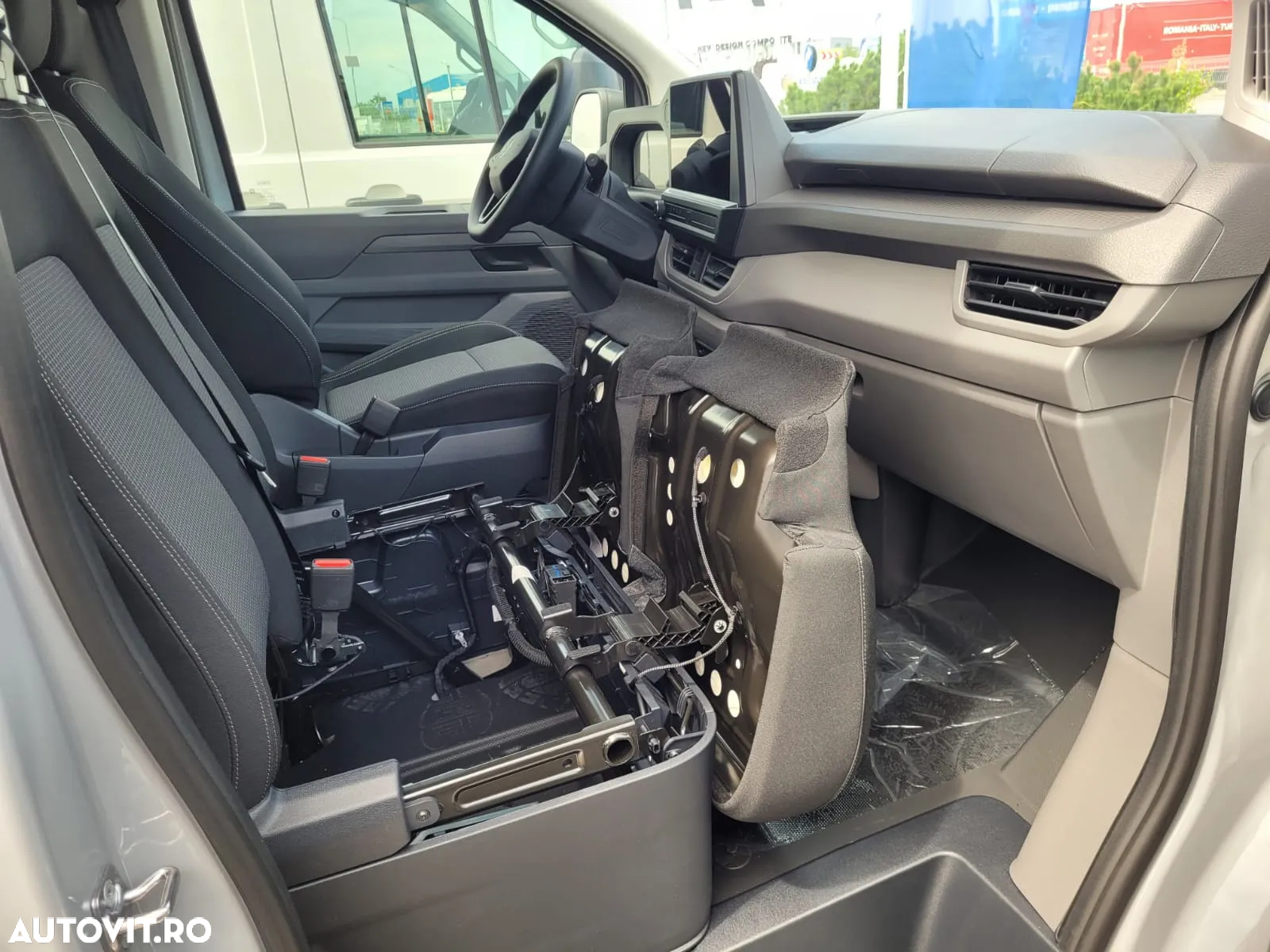 Volkswagen Caravelle - 10
