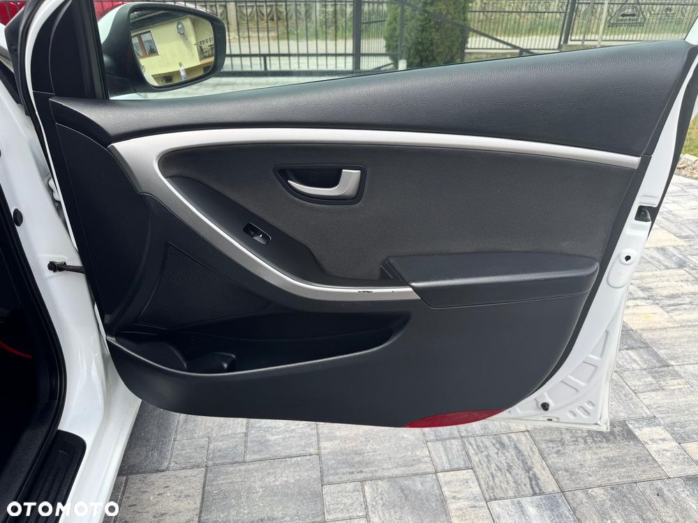 Hyundai i30 1.6 D Classic + - 13
