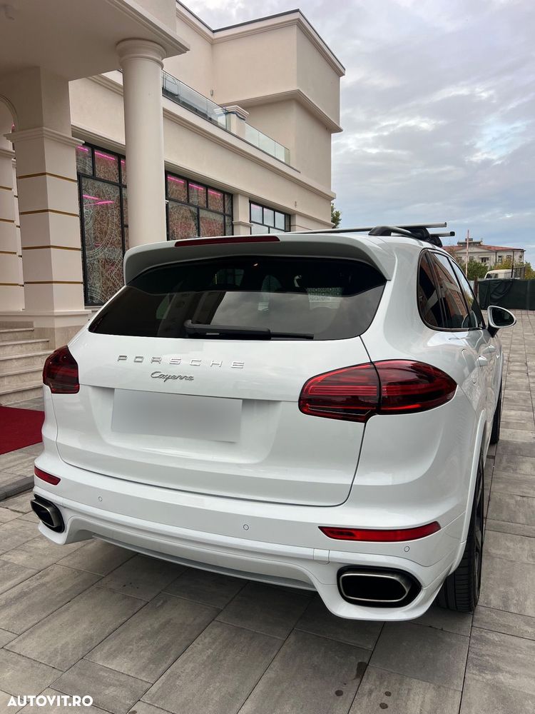 Porsche Cayenne 3.0 L - 16