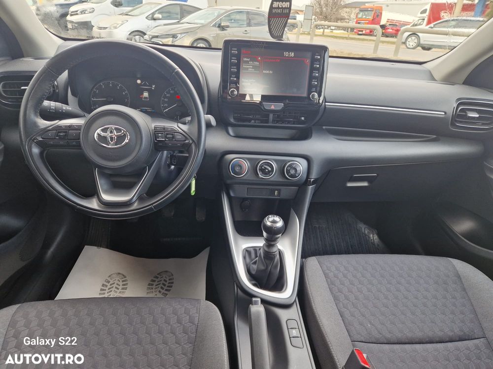 Toyota Yaris 1.5 MT Active - 11