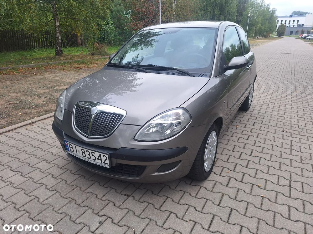Lancia Ypsilon 1.2 8V Argento (5 os.) - 1