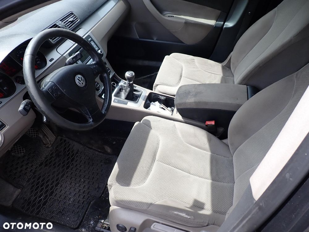 CZĘŚCI - Vw Passat B6 1,9TDI 105KM BXE KOMBI 5B JCX lakier LC8Z  2007r. INDEX - 10046 - 11