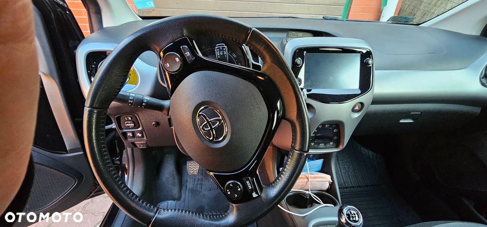 Toyota Aygo x-play connect - 2