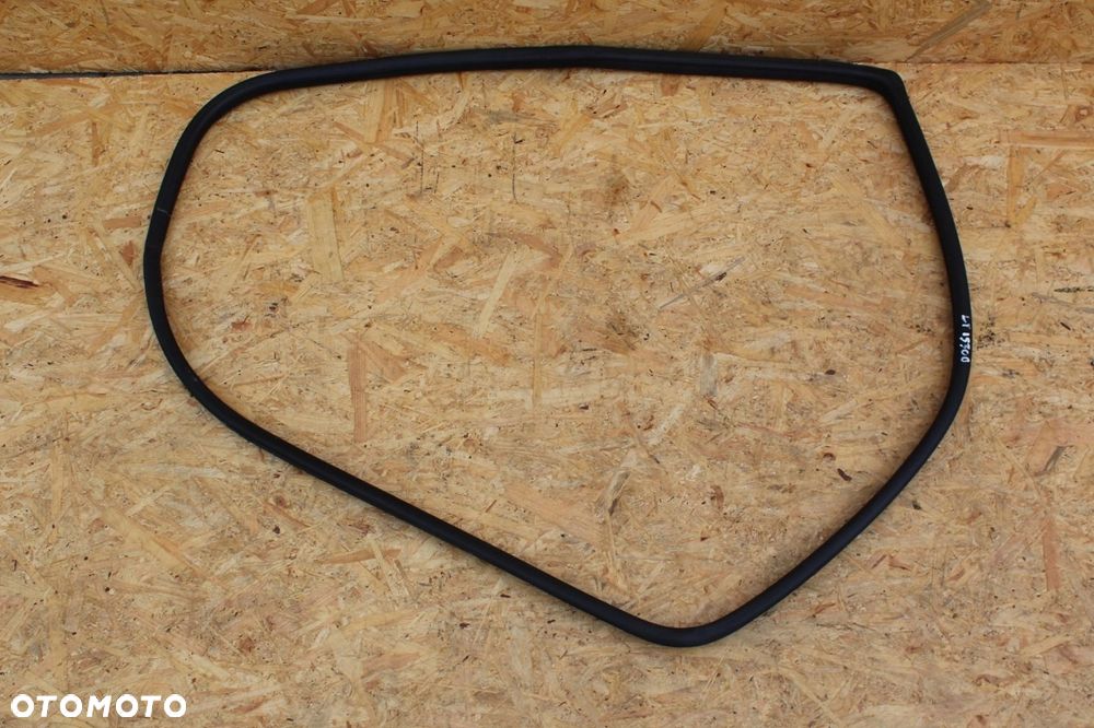 Uszczelka drzwi LEXUS IS I LEWY TYŁ sedan - 1