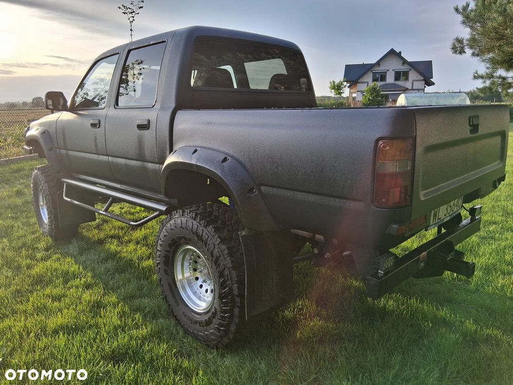 Toyota Hilux 4WD SR5 - 6
