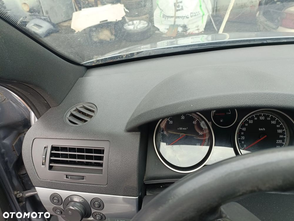 OPEL ASTRA III H GTC 04-10 2007 r. deska rozdzielcza + pasy lewy i prawy przód + moduł + AIRBAG * - 2