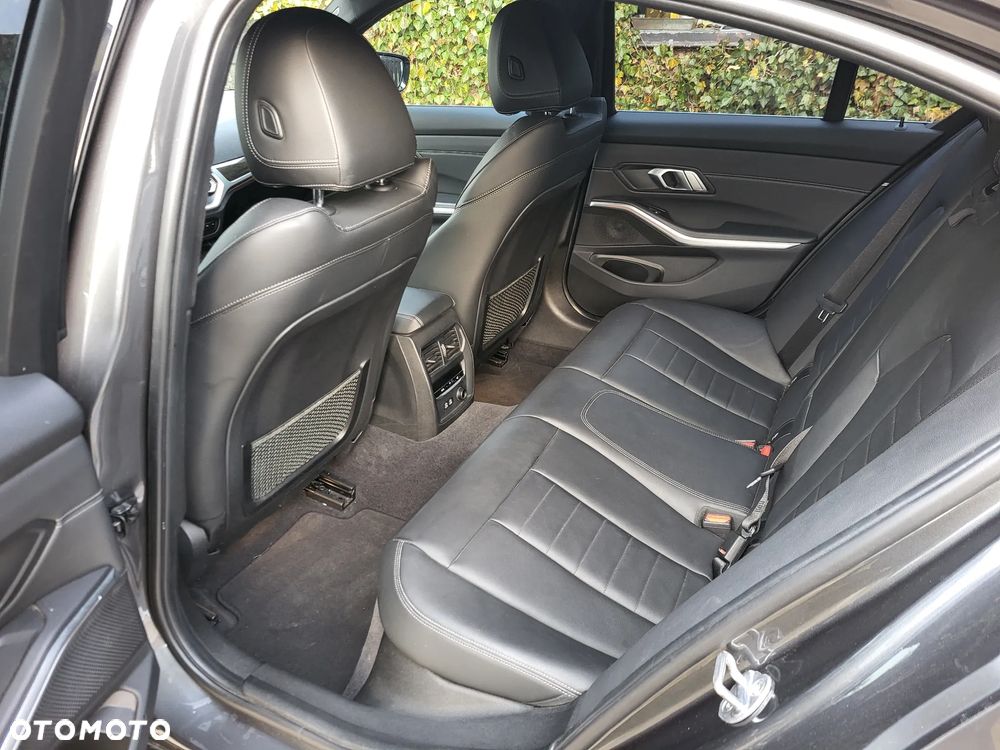 BMW Seria 3 330i Sport Line - 21