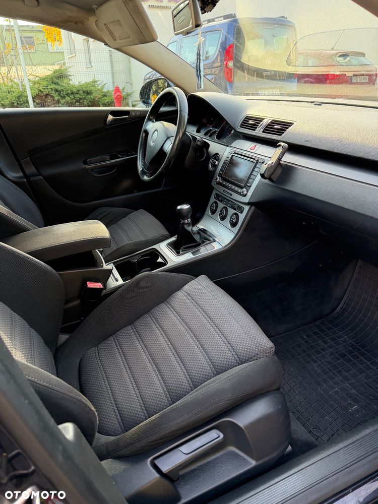 Volkswagen Passat 2.0 TDI Comfortline - 12
