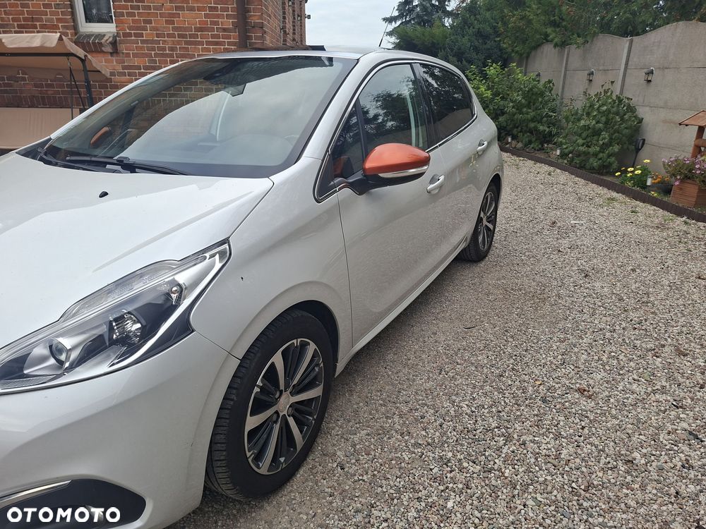 Peugeot 208 1.2 PureTech Allure S&S - 2