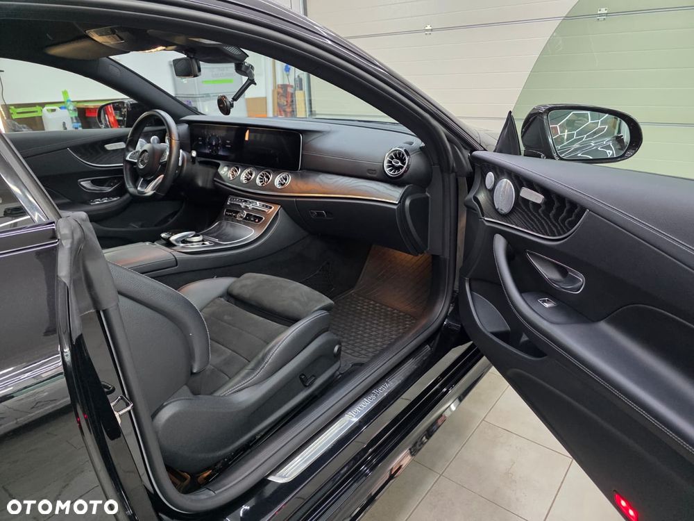Mercedes-Benz Klasa E 220 d 4-Matic 9G-TRONIC - 26