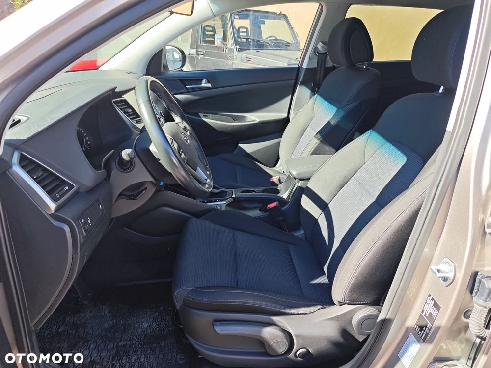 Hyundai Tucson 2.0 CRDi 4WD Automatik Intro Edition - 23