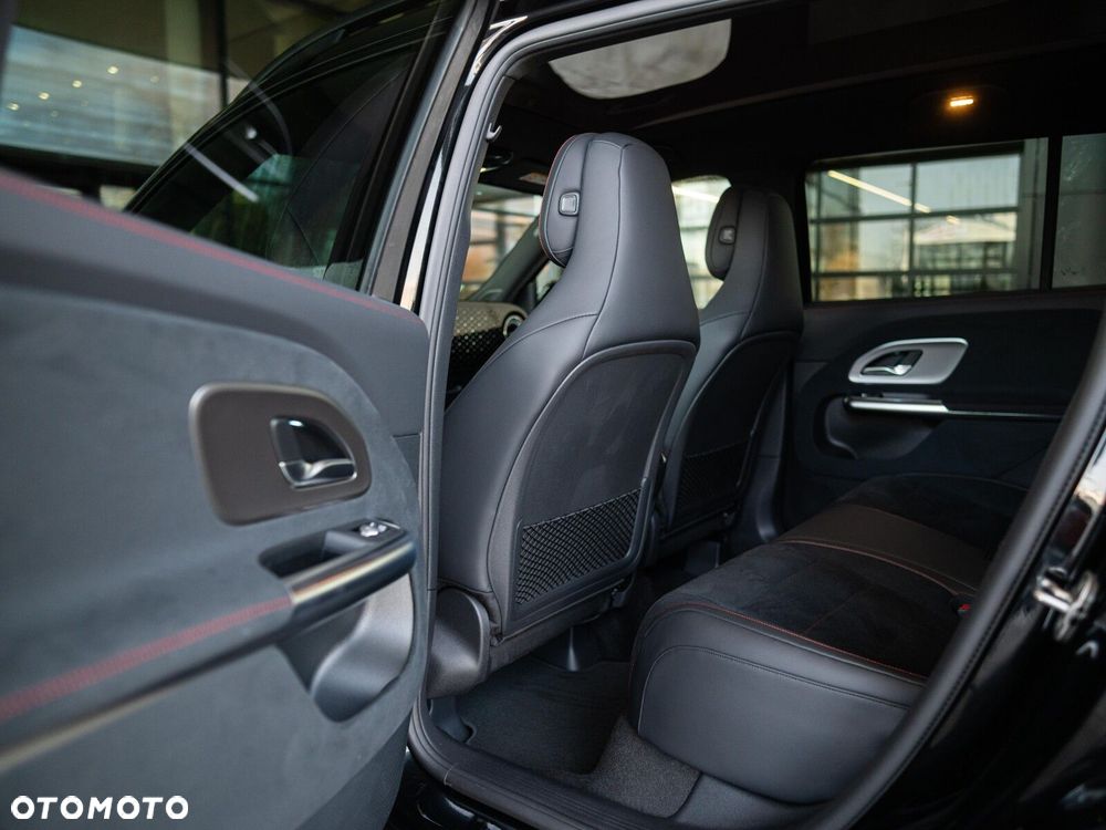 Mercedes-Benz GLB - 11