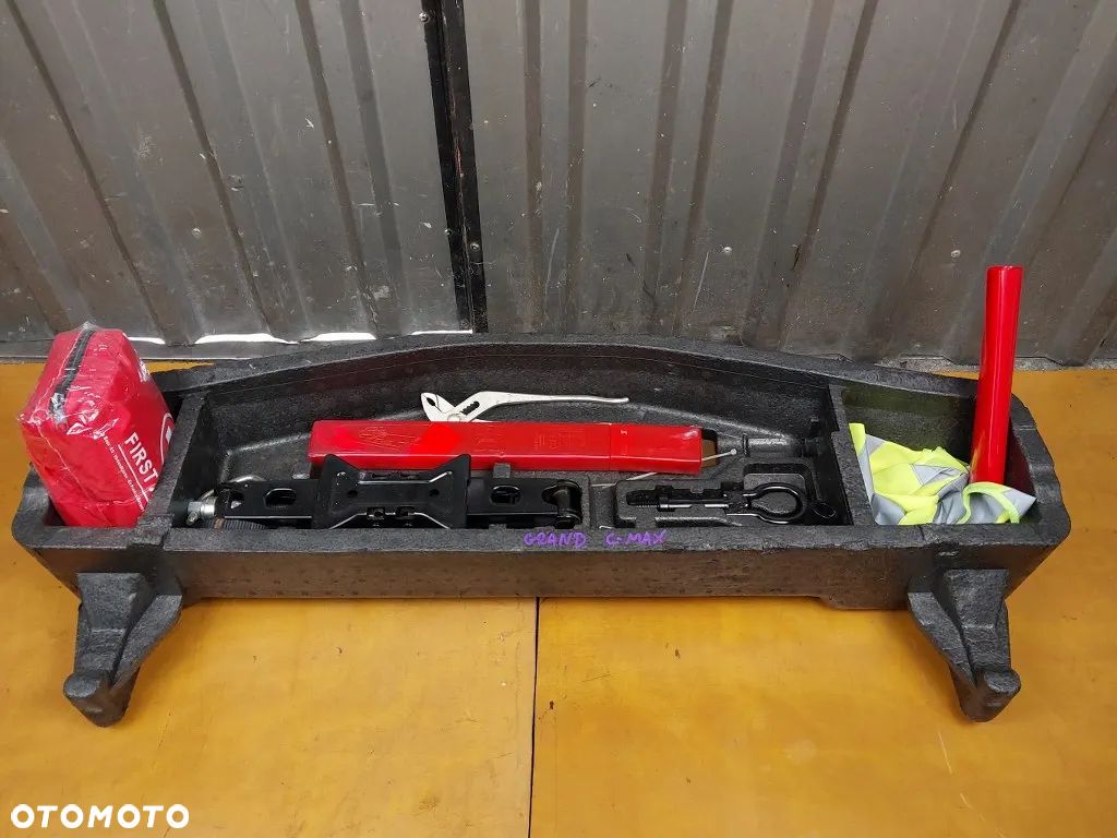 Wkład Koła Zapasowego Lewarek Hak Ucho Holownicze Klucz Ford C-Max MK2 Grand - 1