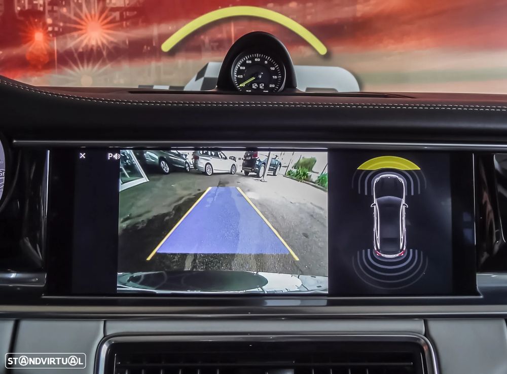 Porsche Panamera 4 E-Hybrid - 16