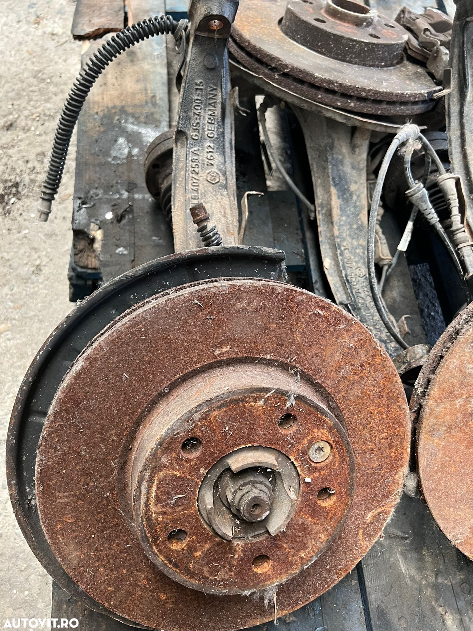 Fuzeta dreapta fata VW Touareg Porsche Cayenne Q7 7L0407258 2003 2010 - 1