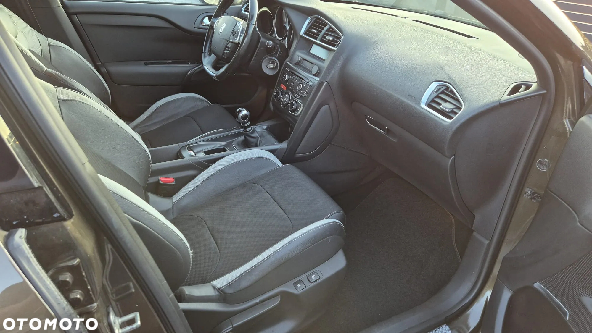 Citroën DS4 HDi 110 SoChic - 12