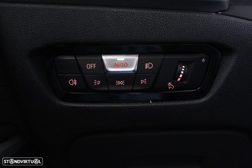 BMW 330 e Touring Auto - 26