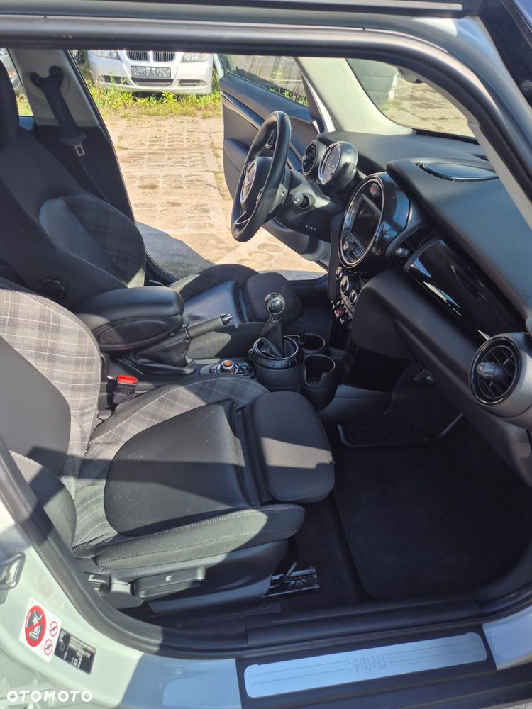 MINI Cooper Essential Trim - 10