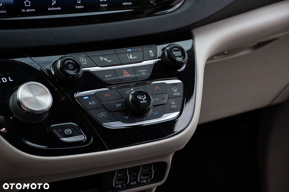 Chrysler Pacifica - 30