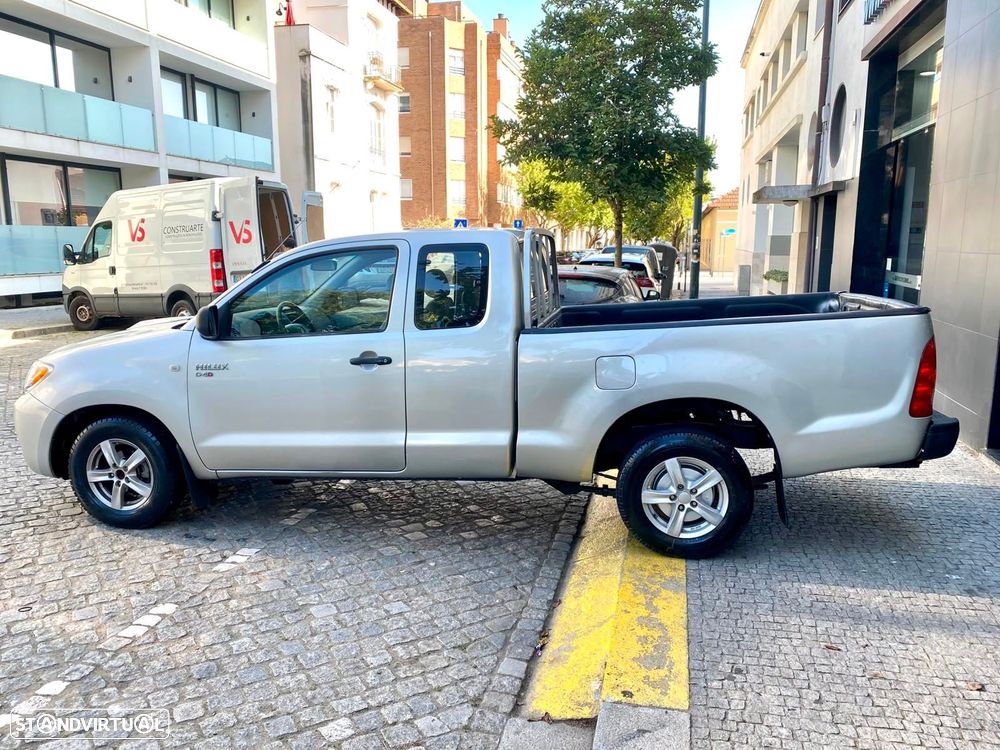 Toyota Hilux 2.5 D-4D 2WD CE - 8