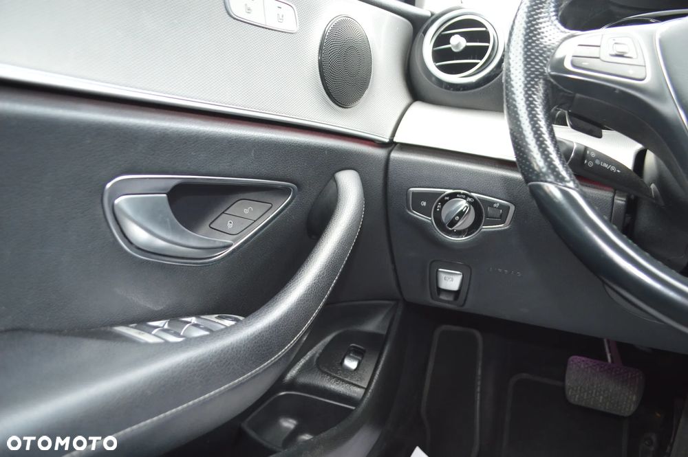 Mercedes-Benz Klasa E 220 d 9G-TRONIC - 17