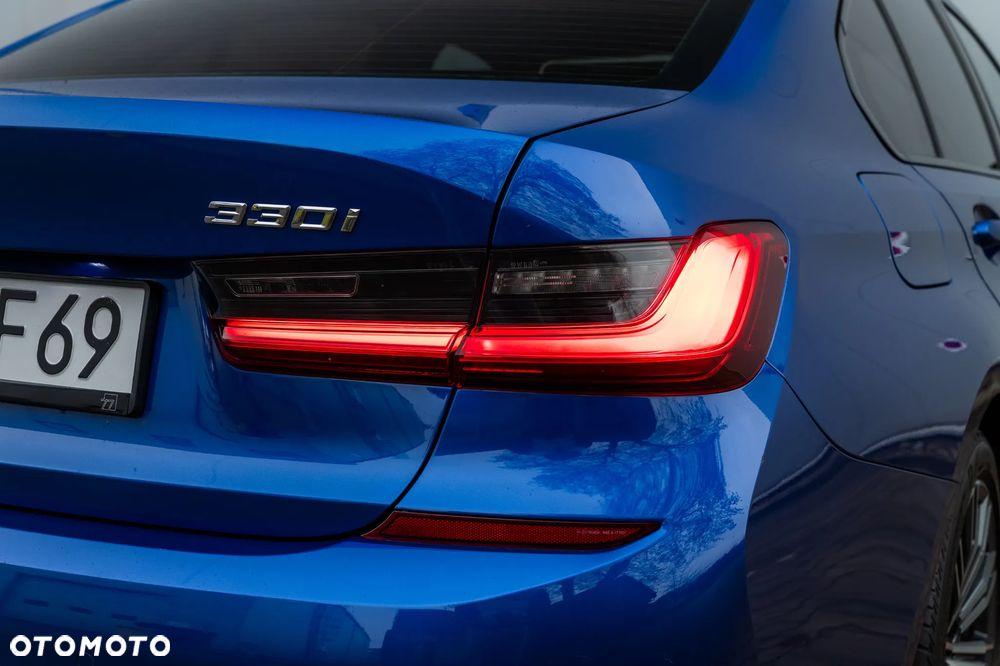 BMW Seria 3 330i xDrive M Sport - 26