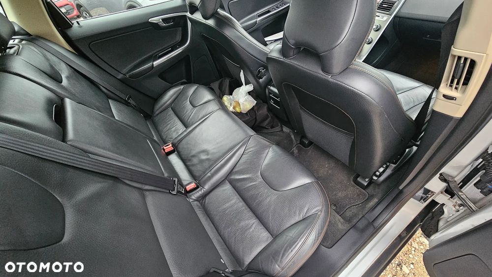 Volvo XC 60 D3 Momentum - 24