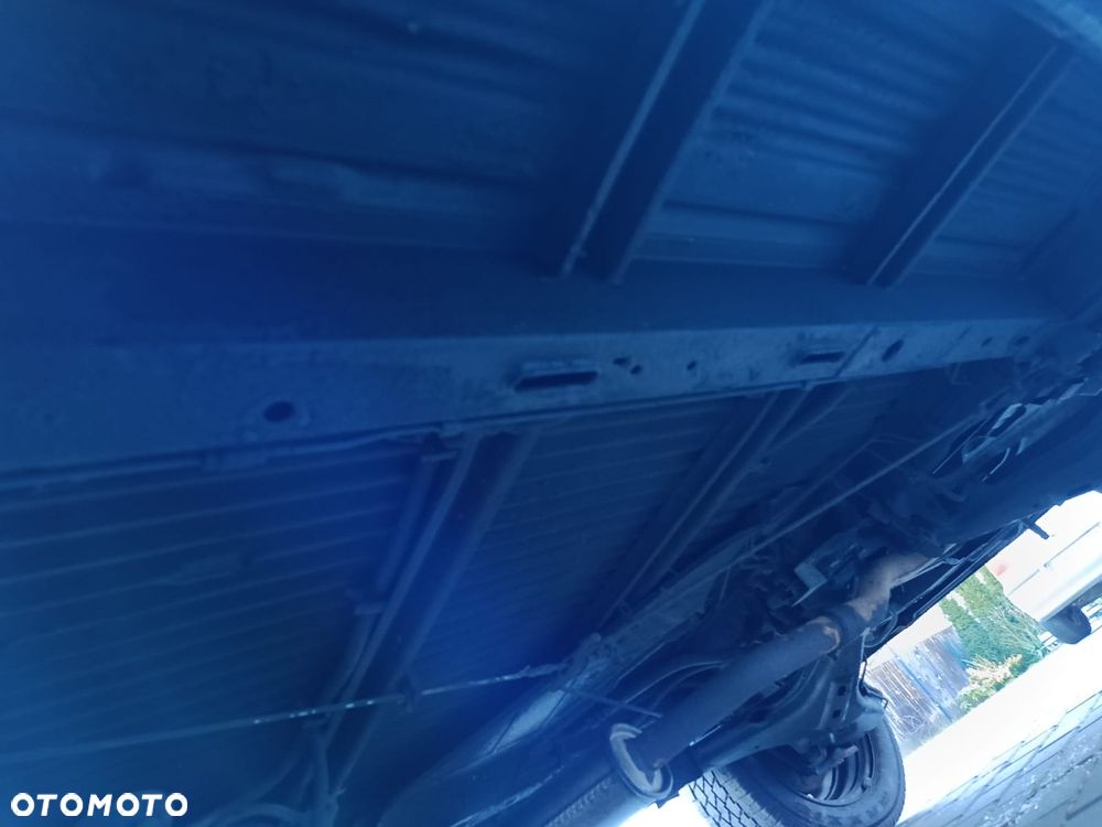 Volkswagen Caravelle - 17