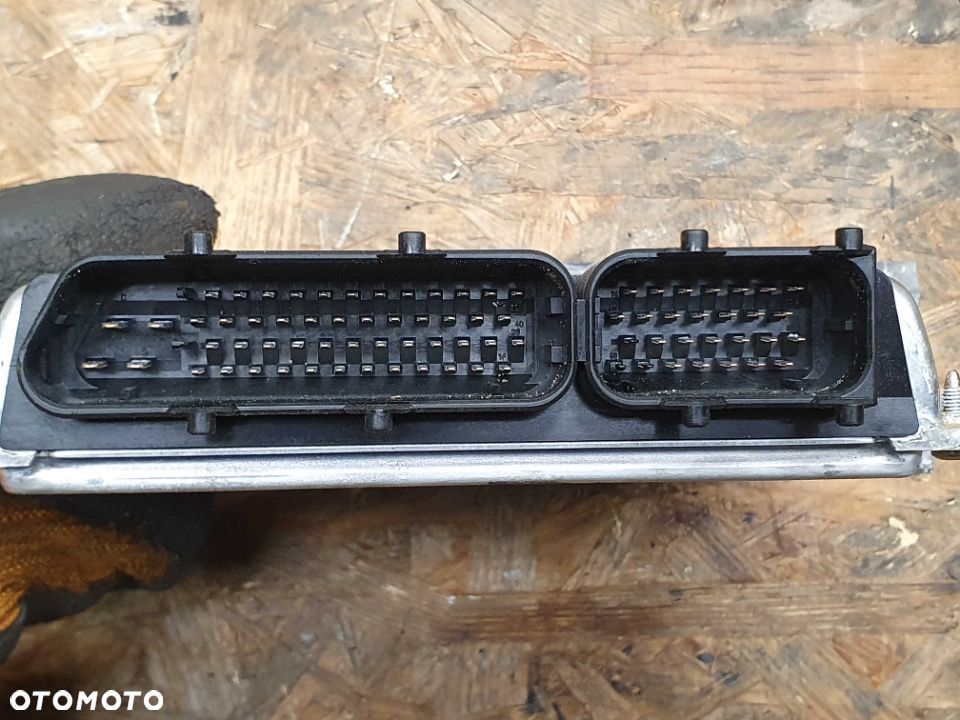 Sterownik 4B0907552A Komputer Modul Silnika 2.4 Benzyna V6 Audi A5 C5 Manual 4B0907552A 0261204688 - 3