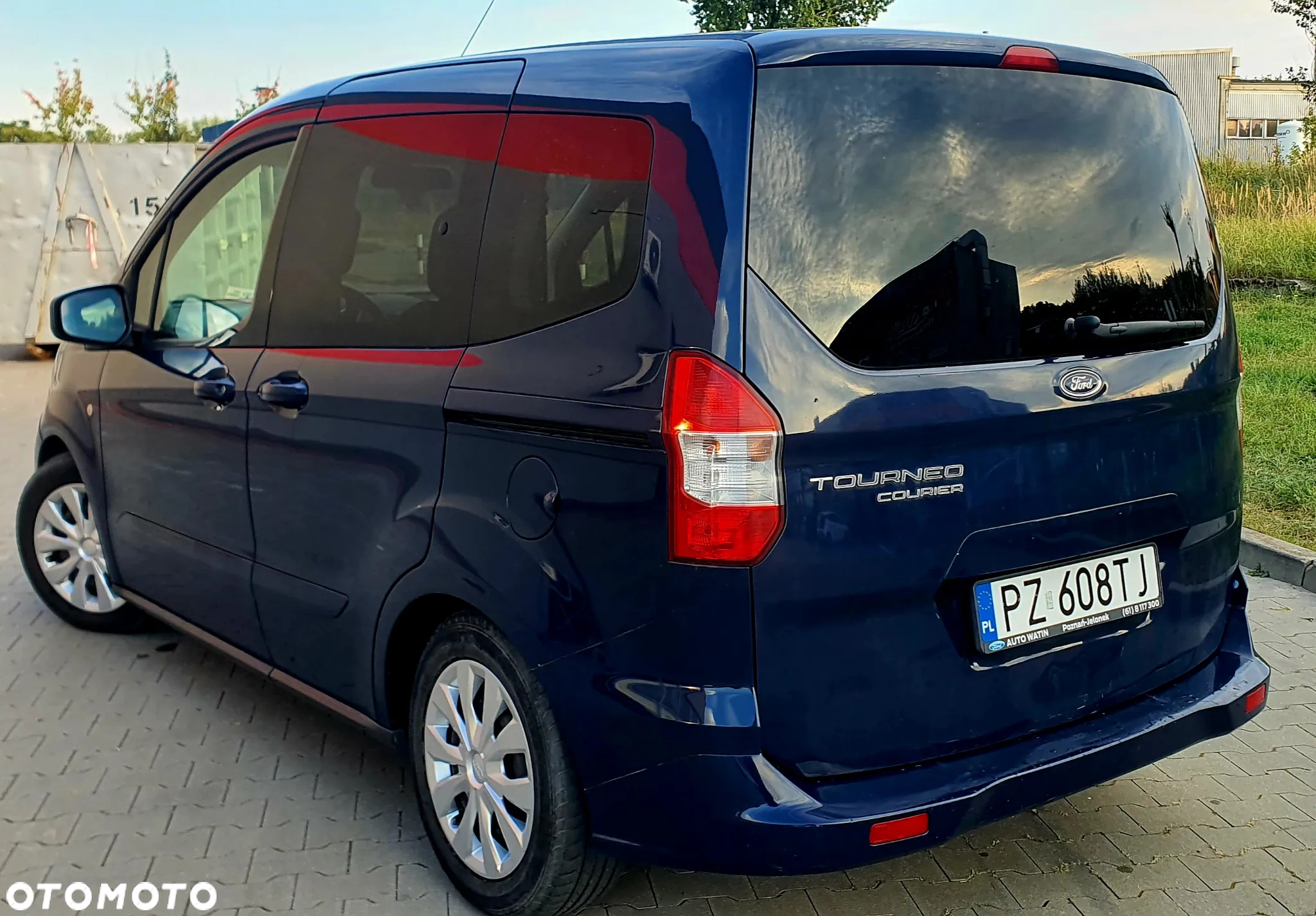 Ford Tourneo Courier 1.5 TDCi Trend - 4