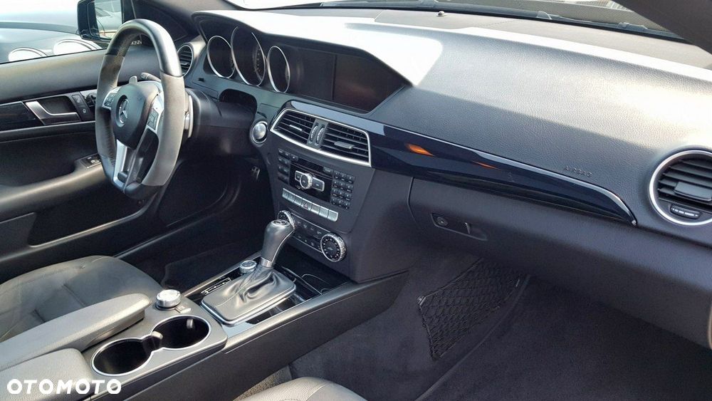 Mercedes-Benz Klasa C 63 AMG Coupe AMG SPEEDSHIFT MCT Edition 1 - 18