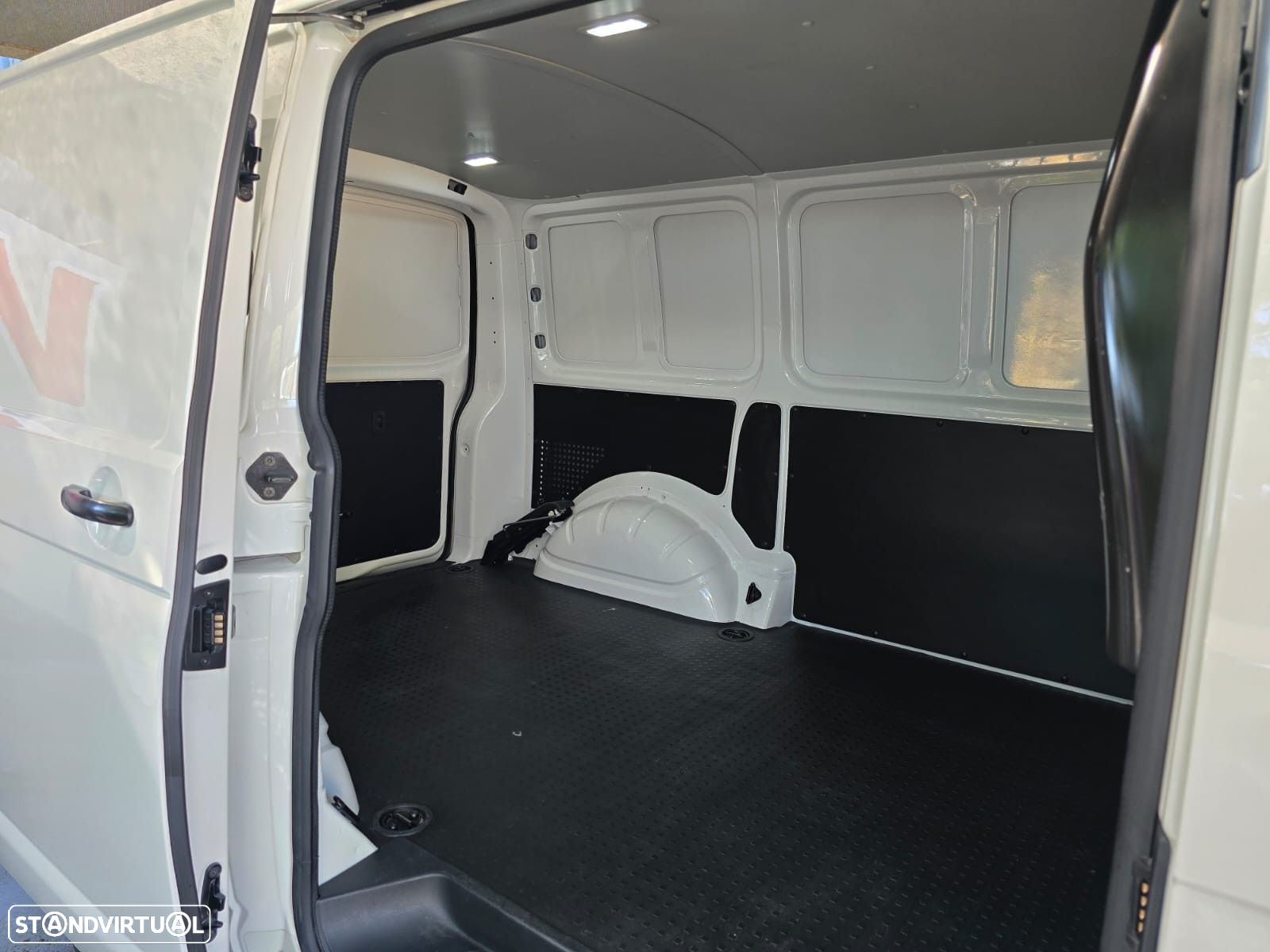 VW Transporter 2.0 TDI - 24