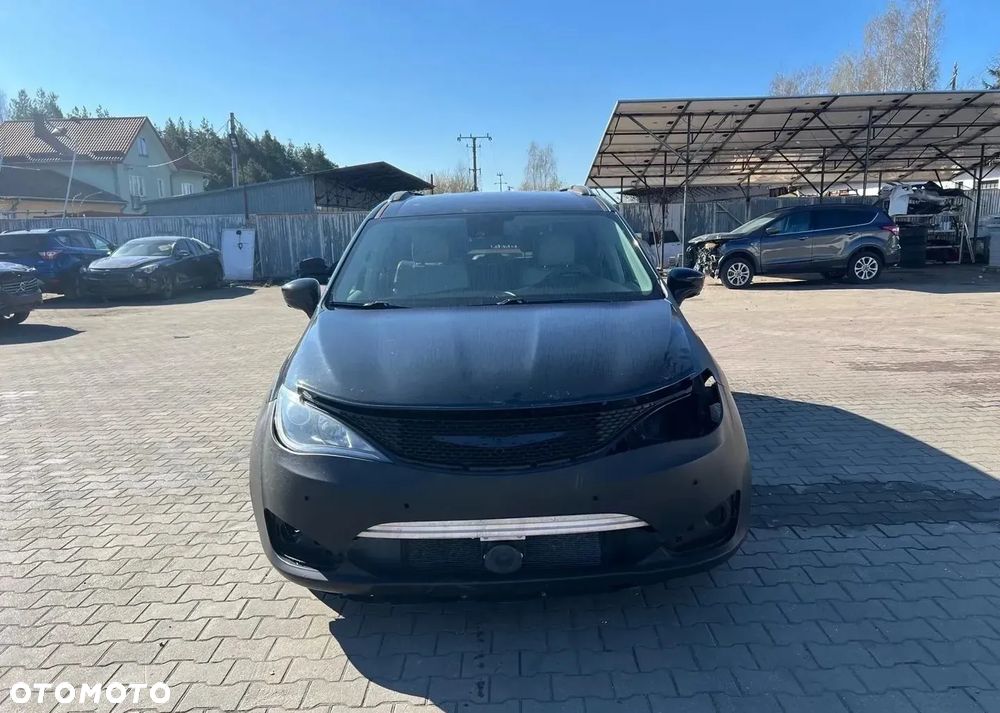 Chrysler Pacifica - 6