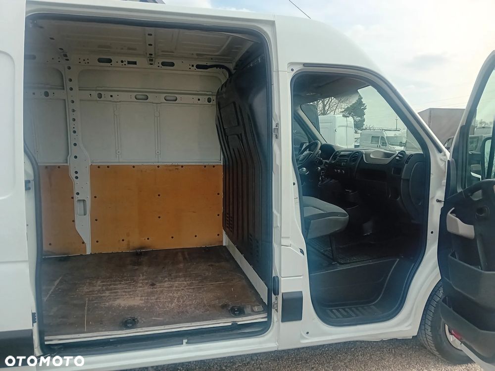 Nissan NV-4000 - 16