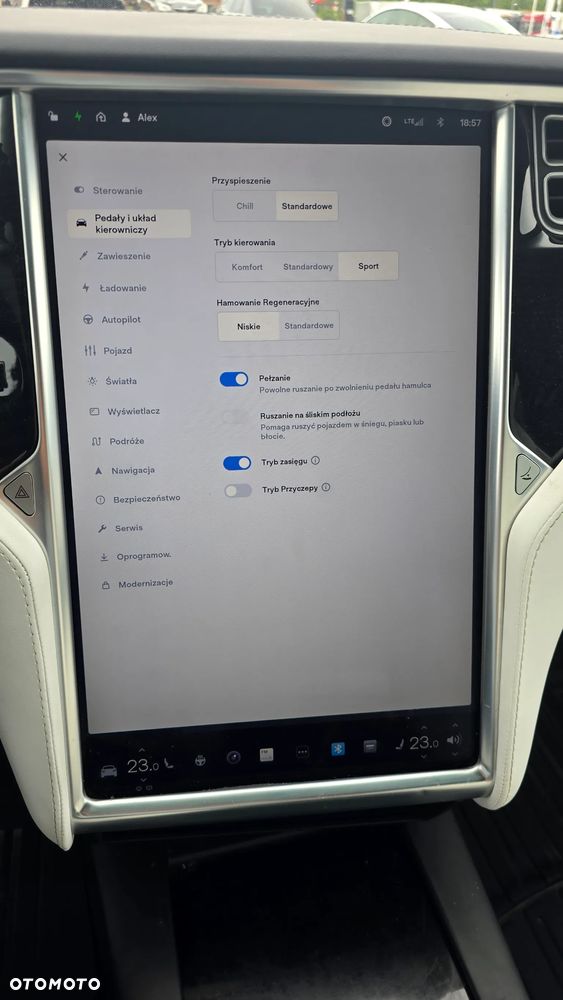 Tesla Model X - 22