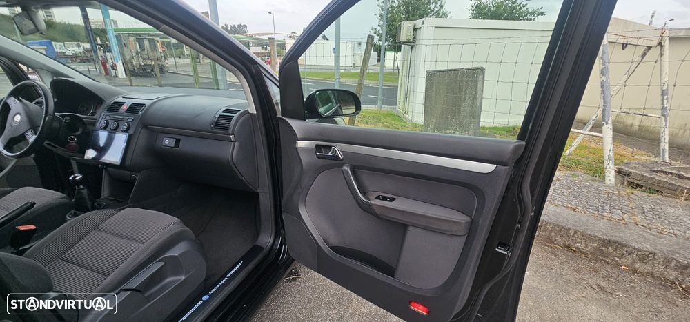 VW Touran 2.0 TDI Highline 7L - 9