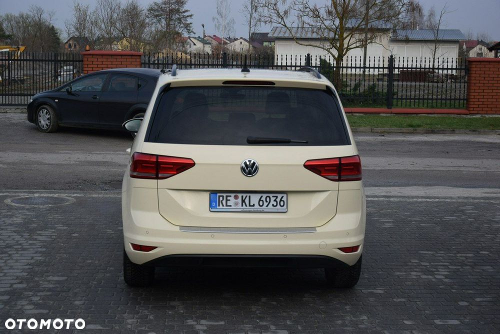 Volkswagen Touran - 10