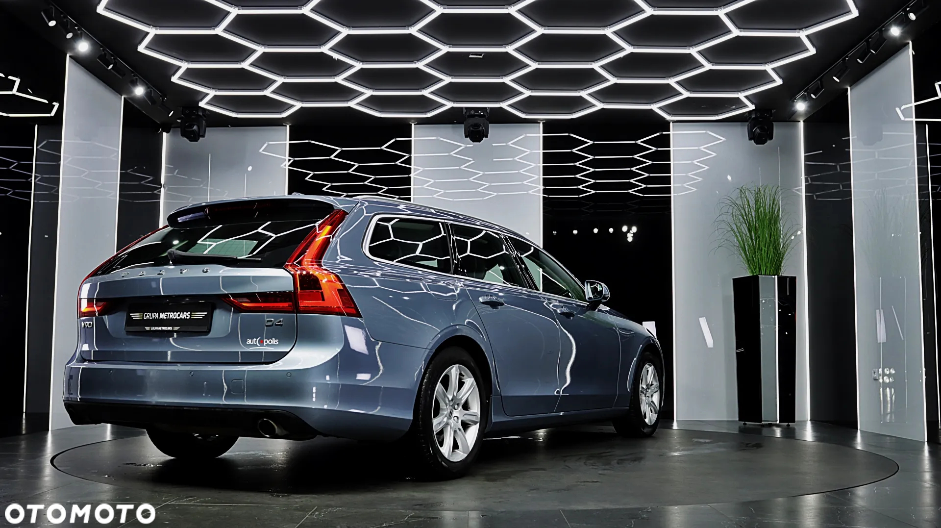 Volvo V90 D4 Momentum - 9