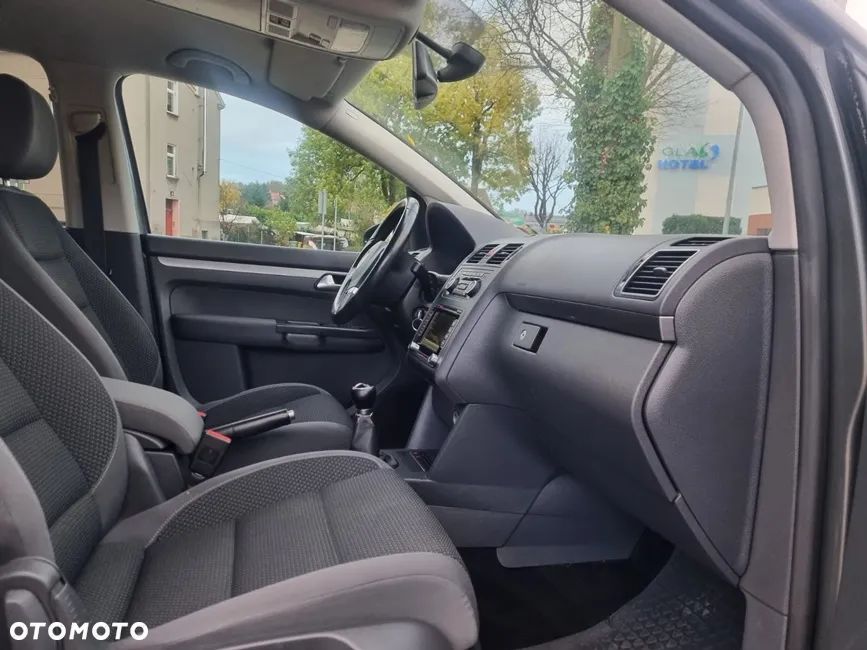 Volkswagen Touran 2.0 TDI Highline - 13