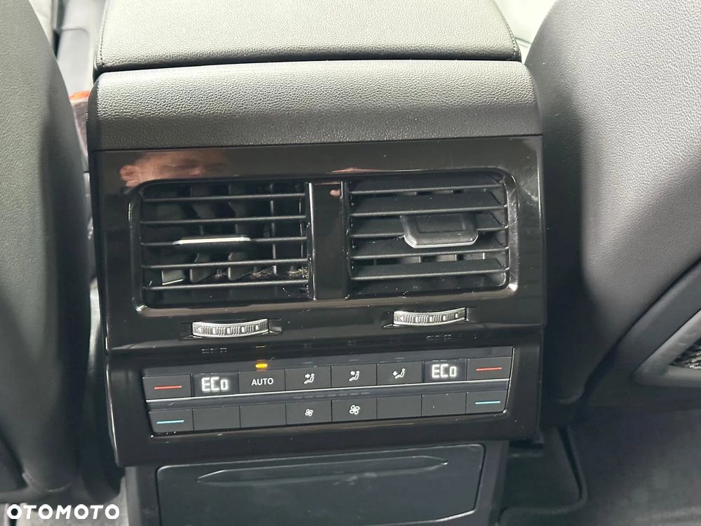 Volkswagen Touareg - 22