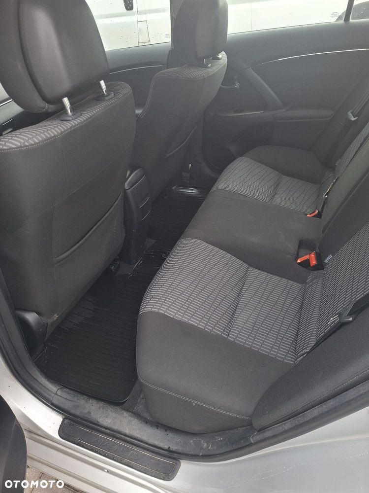 Toyota Avensis - 9