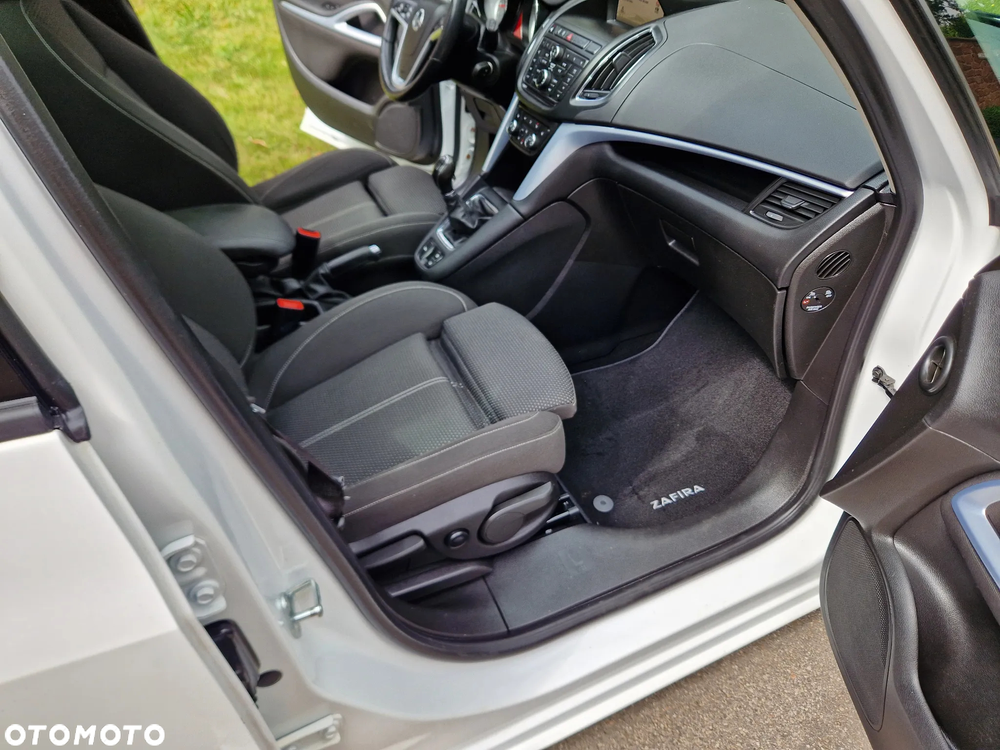 Opel Zafira 1.6 T SIDI Cosmo S&S - 19